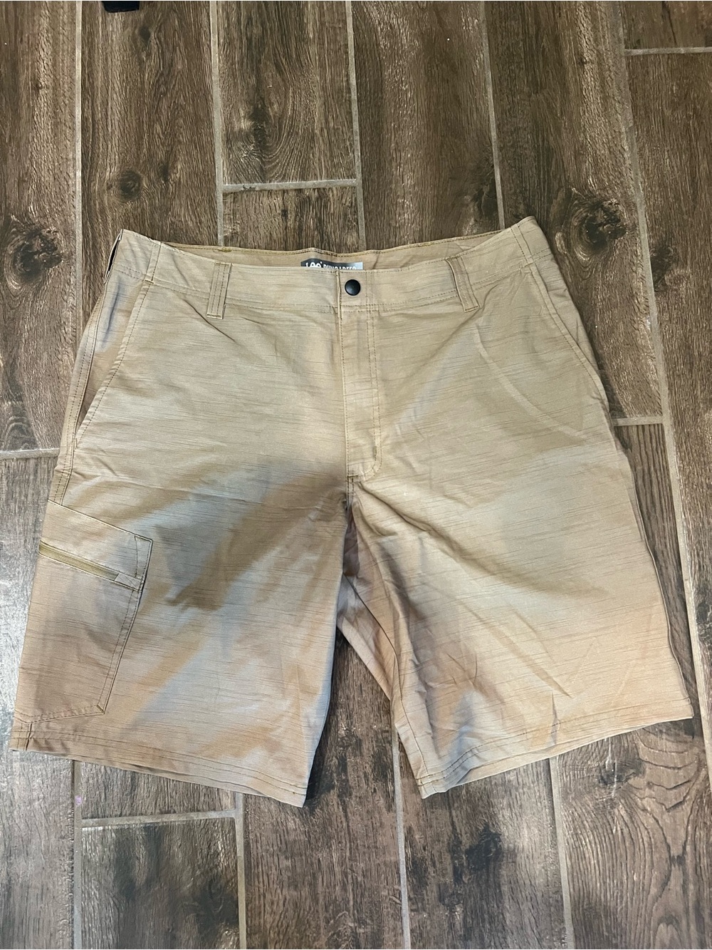 Men's Tan Utility Shorts - Lightweight Casual Wear. Mens size 36